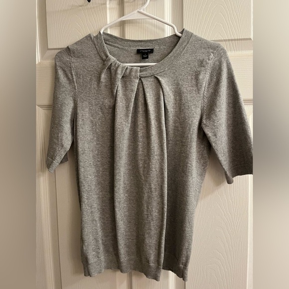 ANN TAYLOR~ GRAY DETAIL TOP~SMALL - Picture 7 of 9